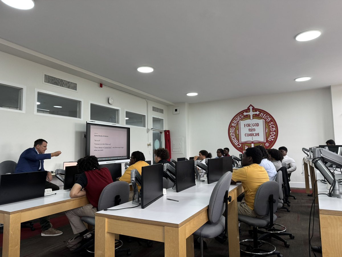 We were happy to welcome back Andrew Saunders, CAIA, Co-Founder and President of Castle Hill Capital Partners, Inc., to guest speak in our Financial Empowerment class this morning! 

Andrew spoke to the class about the emergence of AI and Crypto in the Finance world and