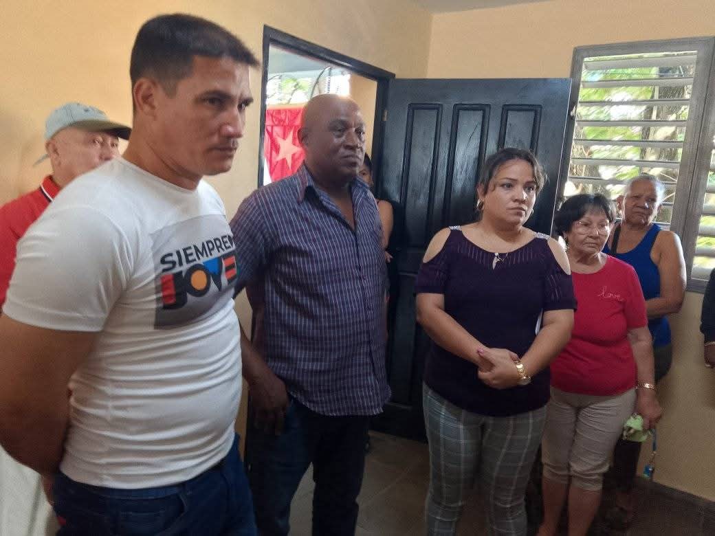 misleydisgo's tweet photo. Se realiza la entrega de la vivienda del adolescente #Yony Julio Labrada Alfonso en el edificio 6, Buena Vista procede del hogar sin amparo filial, #LasTunasPorMasVictorias fruto de la obra revolucionaria. https://t.co/ooSSxj0AnE
