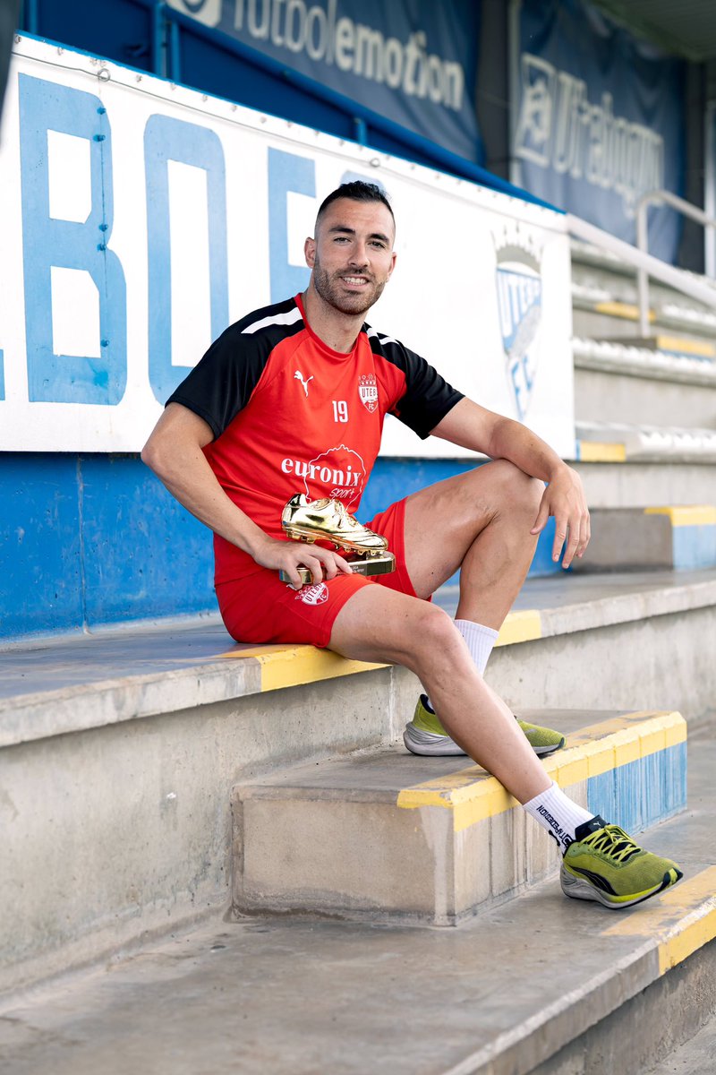 ⚽️ 𝙁𝙍𝙊𝘿𝙊, 𝙮𝙖 𝙩𝙞𝙚𝙣𝙚 𝙡𝙖 𝘽𝙤𝙩𝙖 𝙙𝙚 𝙊𝙍𝙊

🔝 Nuestro delantero recibía el trofeo que acredita como máximo goleador de la temporada 24/25 de Segunda Federación.