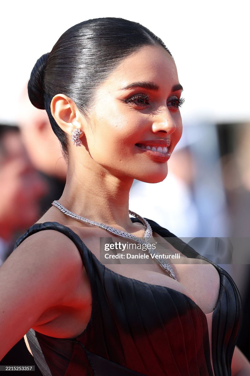 ChokkohC's tweet photo. สวยมากกกกกกกกกก #VeenaXCannes https://t.co/dwRhCbleGl