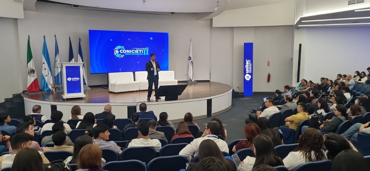 "Contar con jóvenes dentro del ámbito de la innovación es muy importante y de gran valor. Por eso,  me emociona que todos ustedes esten aquí."
-Dr. Julio Fajardo

#CONICIETI2025 #Día2 #Robótica