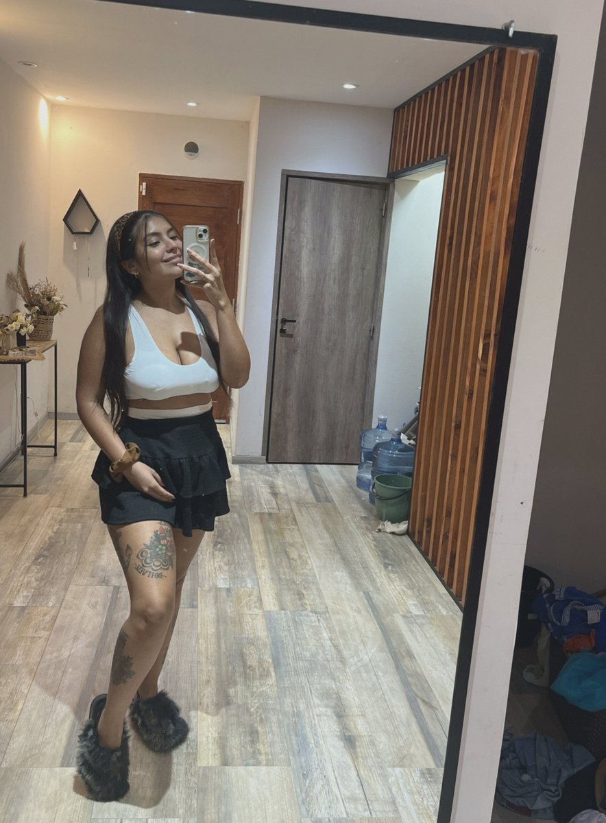 ItsIzababee's tweet photo. Flirting on a Thursday should be a sport… and I play to win. 🏆
What are you doing later? #ThursdayVibes 😘 https://t.co/SYP94bBN0U