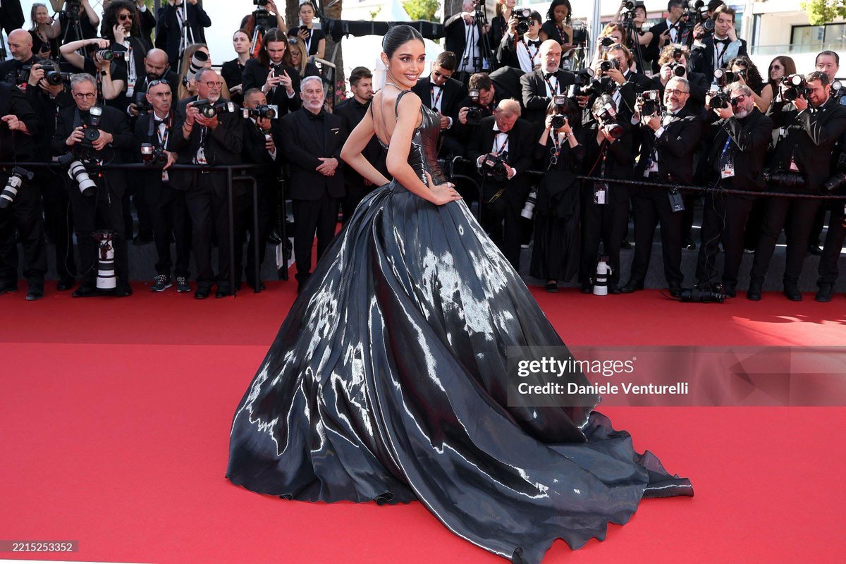 vitloveaum's tweet photo. #VeenaXCannes #Veena #VeenaXCannesFilmFestival #veenapraveenar https://t.co/ibb2suH8p4