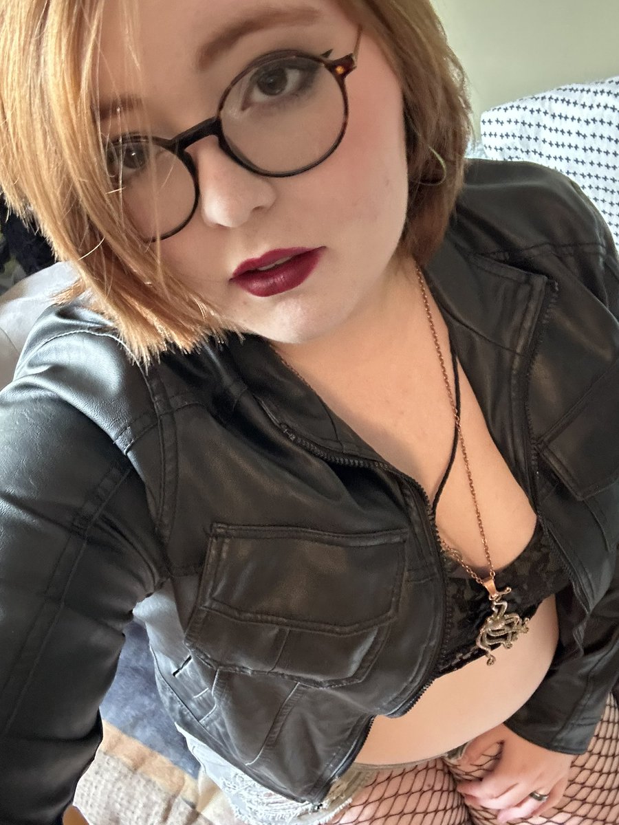 RubySyren's tweet photo. Looking for a daddy~ https://t.co/11E4pjrTlB