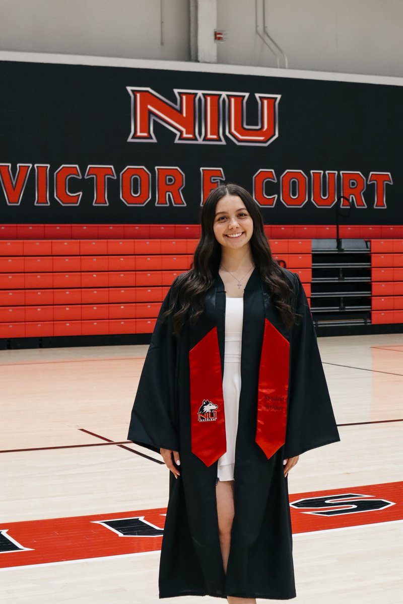 Bravo <a href="/sophiehurt_/">Sophie Hurt</a> NIU School of Business Grad w/honors. Volleyball Captain. The future is BRIGHT! ❤️