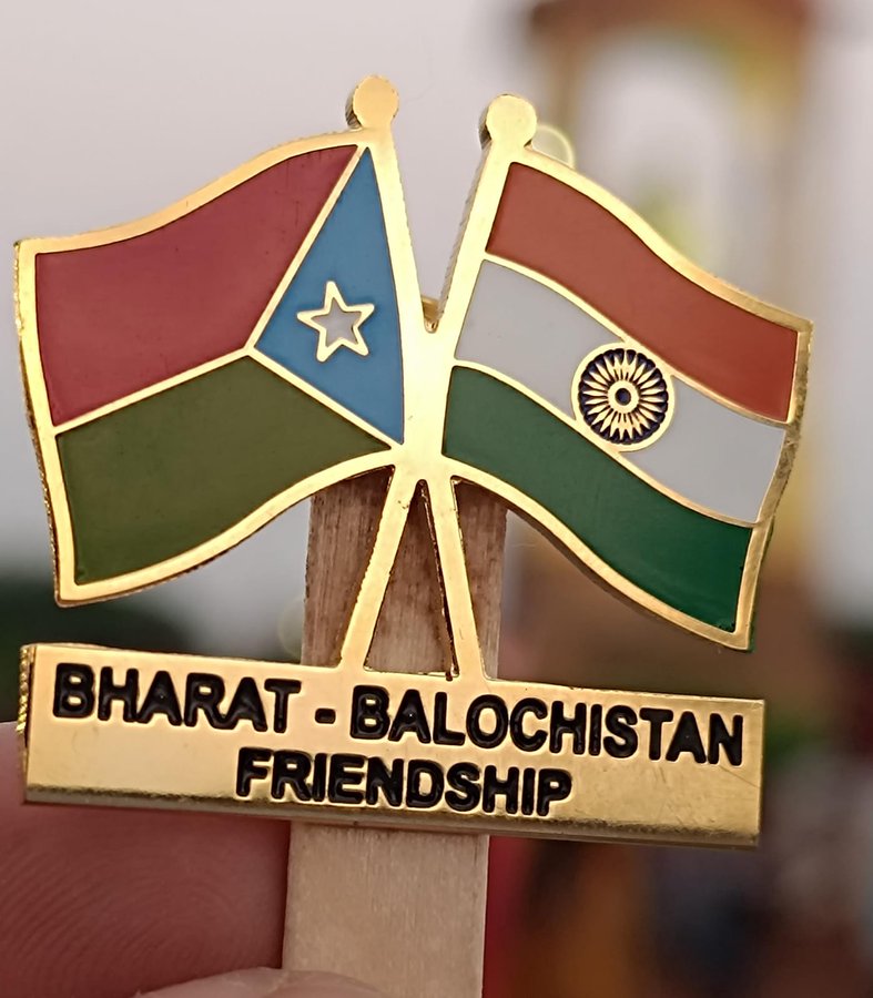 #NewProfilePic
Bharat(India), Baloch and Afghans are brothers.
Aur wo din dur nahi hai jis din ye tino mil ke pakistan ko sirf pakistani punjab tak simit kr denge, aur waha par bhi unko bhikariyon ki tarah rakhenge.
Jai hind 🇮🇳 
Jai balochistan
Jai Afghanistan 🇦🇫