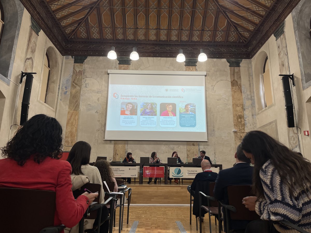 CanalUGR's tweet photo. 👥 Mucho nivel en la mesa redonda 'Rompiendo las barreras de la comunicación científica' 

🎙️👩‍🔬 @ArqueoInquieta, @ClaraGrima y @bynzelman 

📑 Modera @javiereando, de @uc3m 

#AugacGranada2025 #UGR https://t.co/O8HdwRXaqa