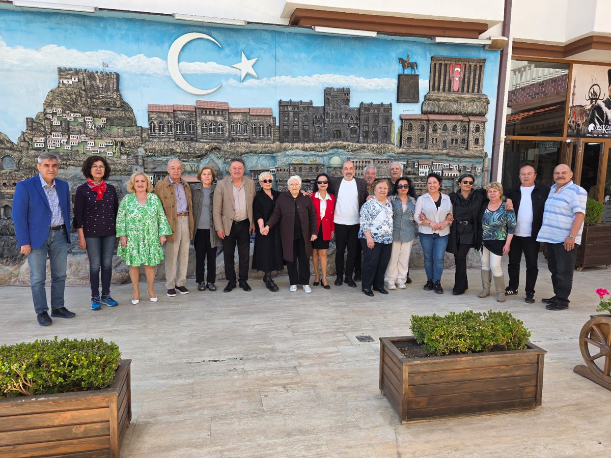 TRT ve Kültür Bakanlığı kökenli Türk Halk Müziği sanatçılarımız Ankara Konağımızda misafirimiz oldular... Onur verdiler...