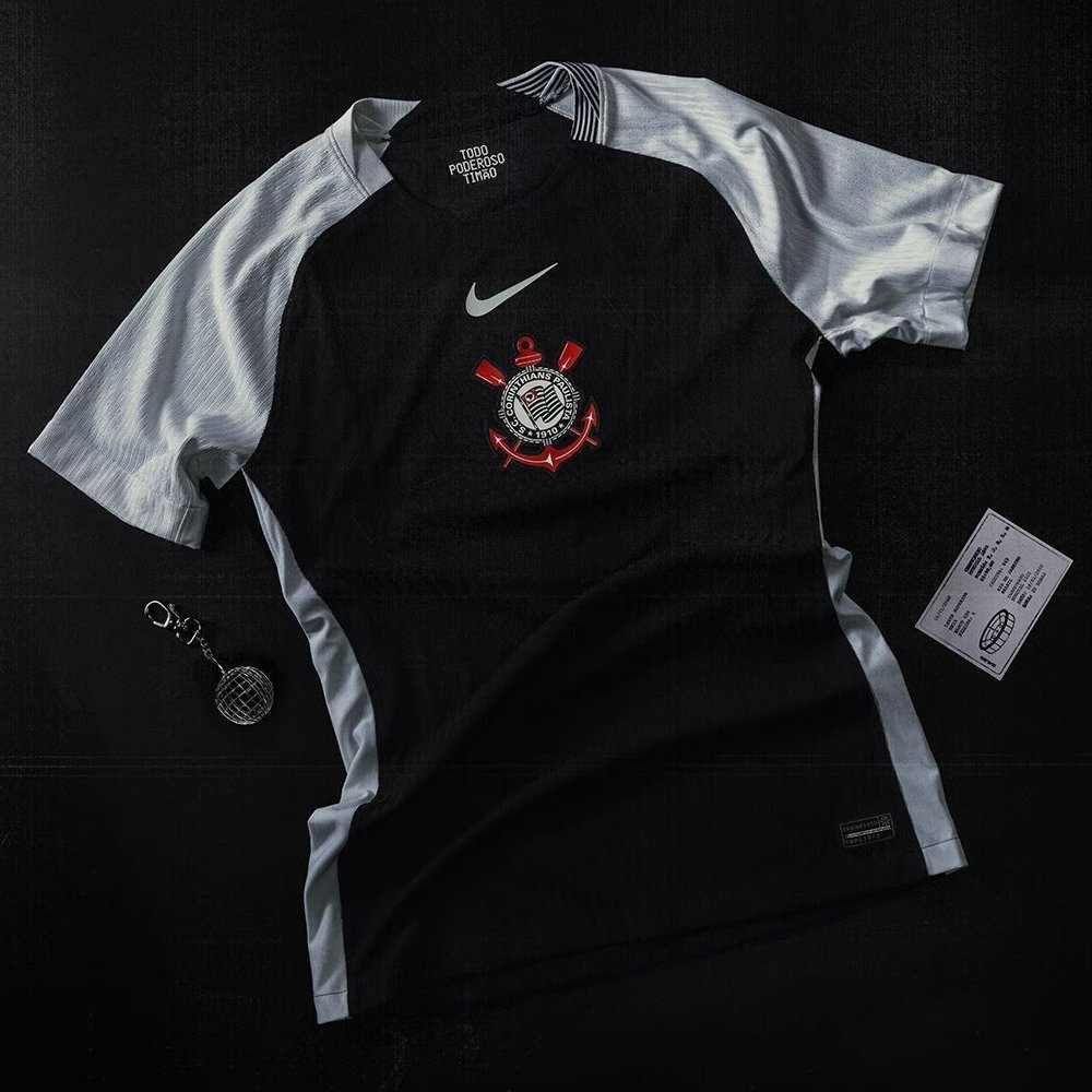 Sobre os uniformes do Corinthians:
Qual o favorito de vocês? 1 ou 2?