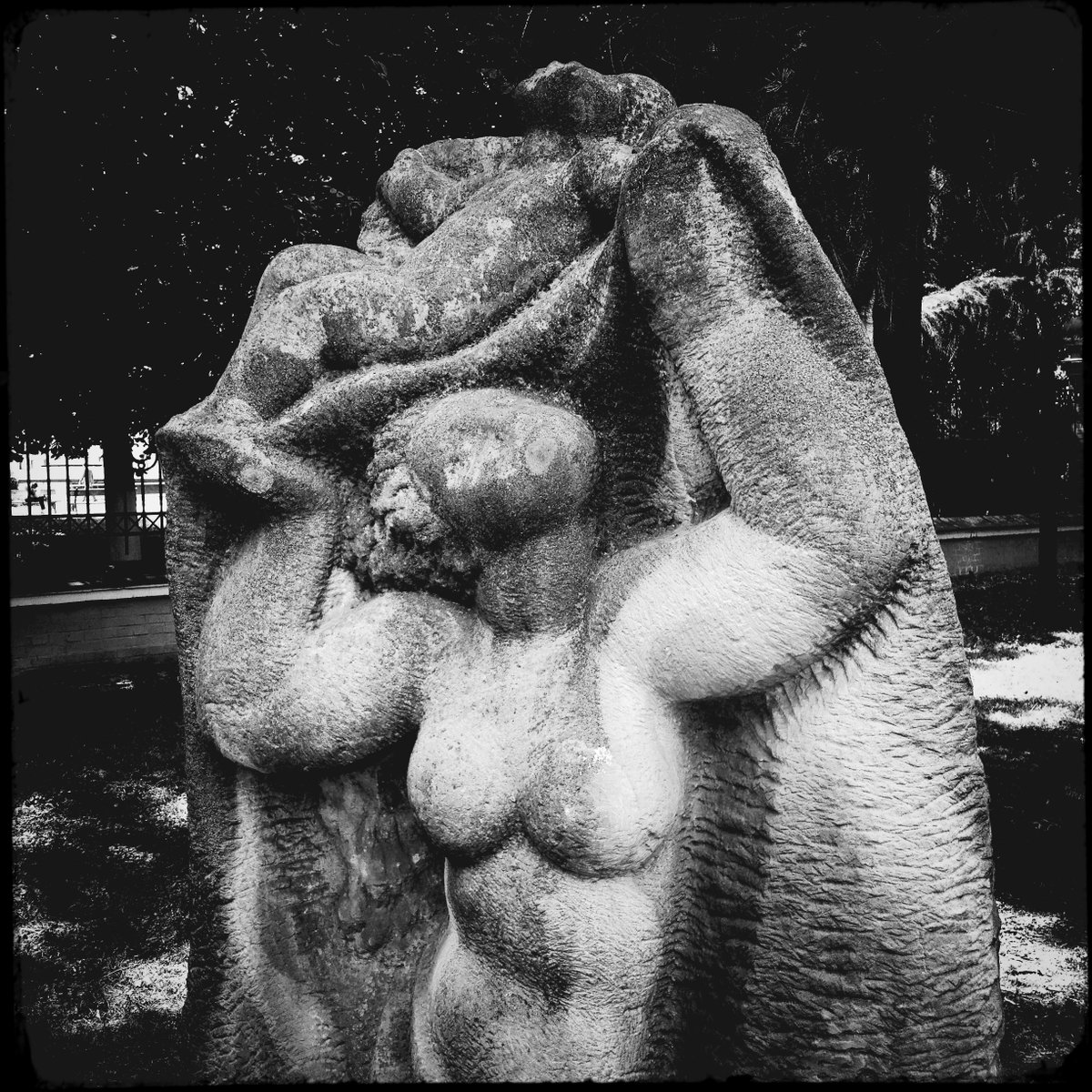 ABBSound's tweet photo. «Silent Watchers of Volodymyrska Hill»
Park sculptures on Volodymyrska Hill—enigmatic figures whose names and stories remain unknown. Any information is welcome!
July 17, 2013
#blackandwhite #sculpture #kiev #ukraine #kitcam #dark #KitCamApp #documentary #PublicArt #monoart  #bw https://t.co/RhvZ7tRFif