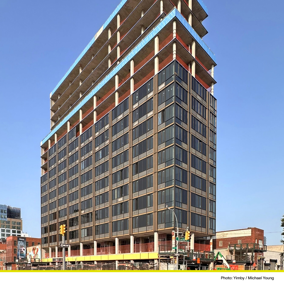 questwindows's tweet photo. Pics from a few months back of our 188-unit 164 4th Avenue project in Gowanus, Brooklyn—also known as Douglass Street Apartments—featuring floor-to-ceiling glass and copper-toned panels. Partners: @JLL, @SBLMArchitects 
#WeCladSkyscrapers #metalpanel #gowanus #brooklyn https://t.co/070OCQnwWH