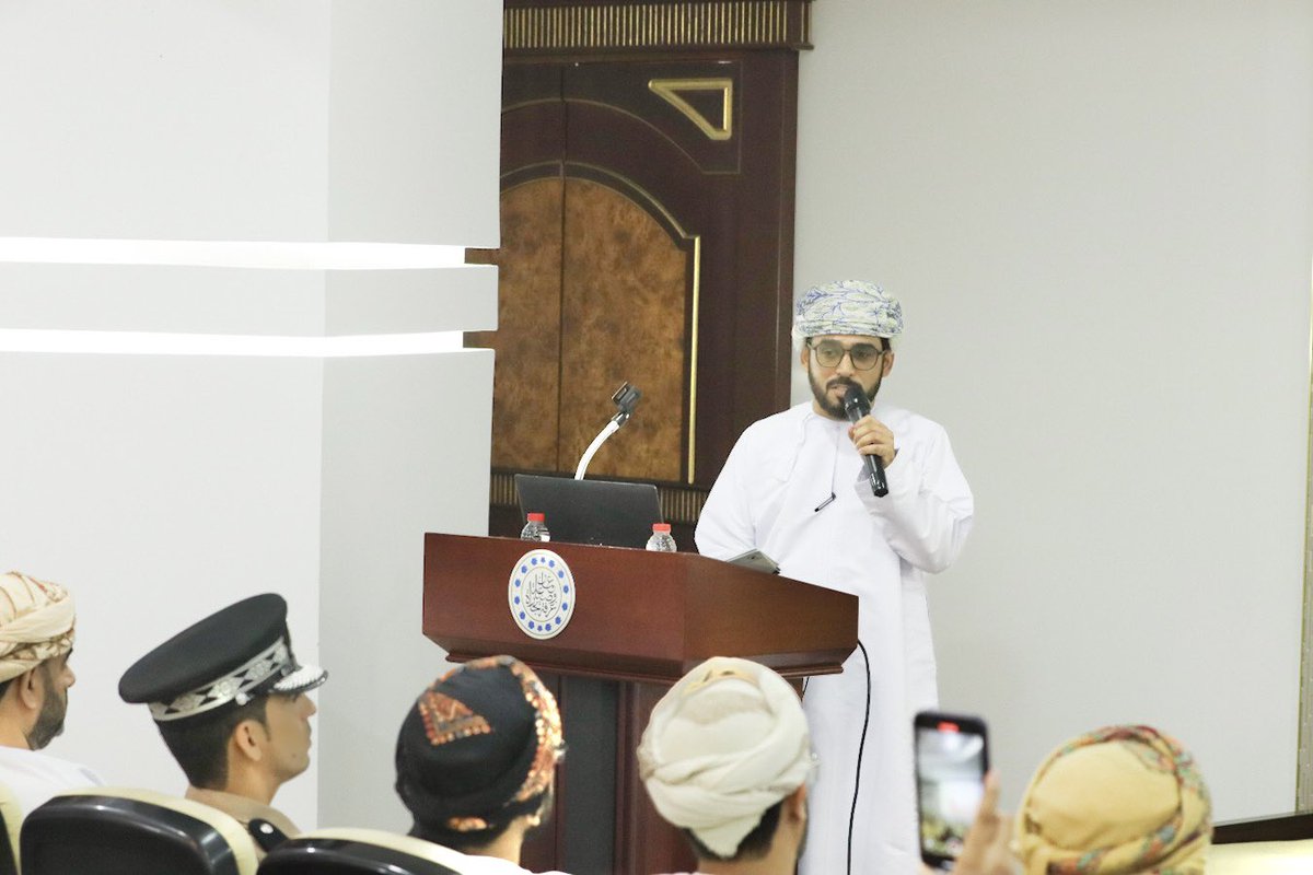 اللجنة العُمانية لحقوق الإنسان (@ohrc_oman) on Twitter photo قدم الفاضل/ سالم بن خلفان الروشدي، رئيس قسم الإعلام باللجنة، ورقةً علمية تناول من خلالها برامج ووسائل التوعية والتثقيف المقدمة لفئة الأطفال؛ وذلك ضمن برنامج “الجلسات الحوارية مع الطفل” الذي تنفذه المديرية العامة للتنمية الاجتماعية بمحافظة شمال الباطنة، بقاعة غرفة تجارة وصناعة قدم الفاضل/ سالم بن خلفان الروشدي، رئيس قسم الإعلام باللجنة، ورقةً علمية تناول من خلالها برامج ووسائل التوعية والتثقيف المقدمة لفئة الأطفال؛ وذلك ضمن برنامج “الجلسات الحوارية مع الطفل” الذي تنفذه المديرية العامة للتنمية الاجتماعية بمحافظة شمال الباطنة، بقاعة غرفة تجارة وصناعة