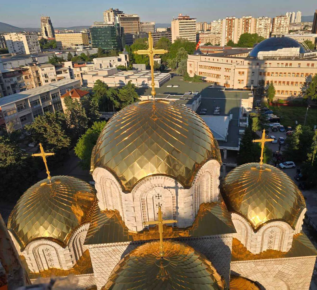 KAZAKOV_mk's tweet photo. Конечно овенчани куполите на Црквата св. Цар Константин и Елена во Скопје со Крстови ☦️👑 
Да се надеваме на брзо и целосно завршување на оваа црква. https://t.co/S6B9MzvxWy