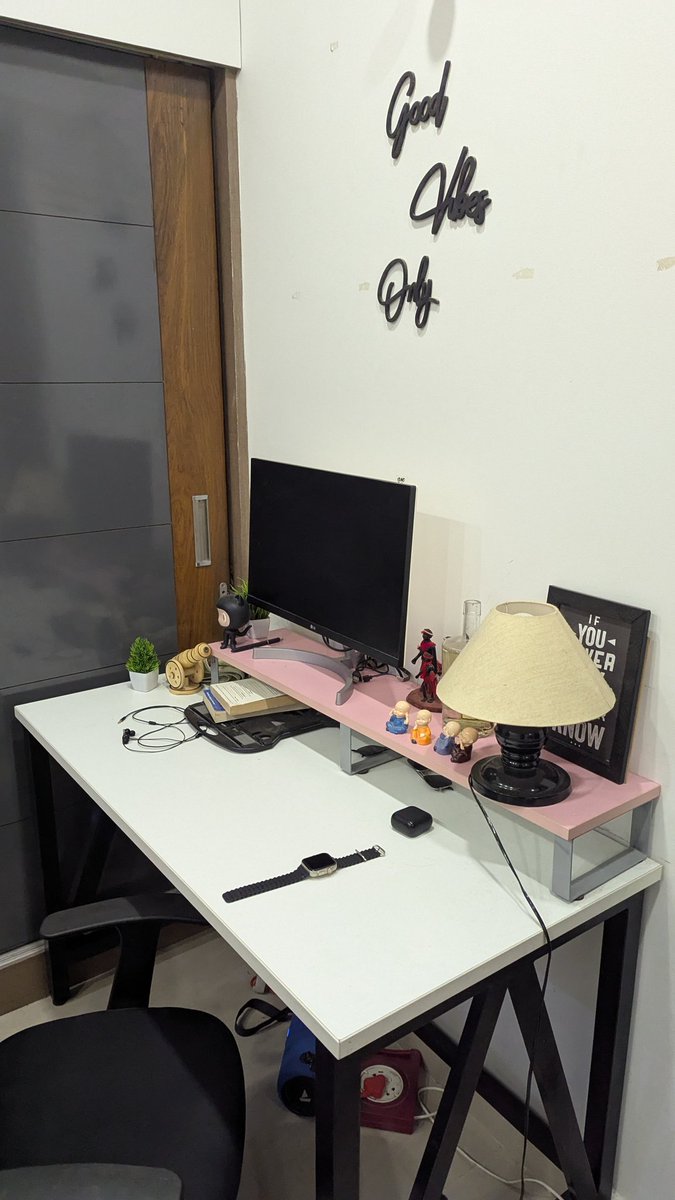 pronoider's tweet photo. Move-out sale! 🛋️
Selling this entire setup!
Located in HSR Layout, and available via Porter for easy pickup.

DM for prices &amp; details. https://t.co/27zqqUq4in