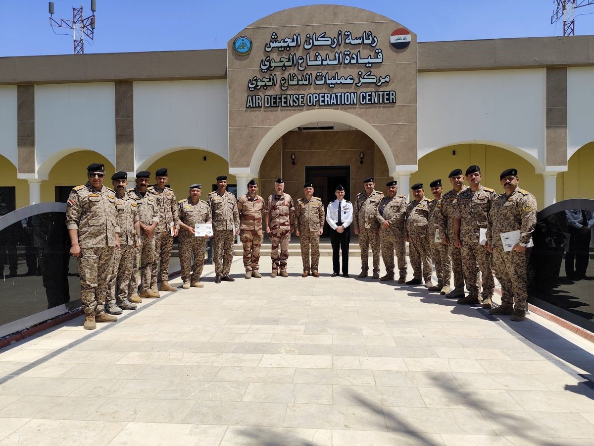🇮🇶🇫🇷 : stage intensif de contrôleur de défense aérienne animé par deux experts français.

2️⃣ contrôleurs français ont formé 1️⃣0️⃣ stagiaires irakiens. 

➡️ Cette mission d’expertise s’inscrit dans le cadre du développement de la coopération bilatérale Irak-France.