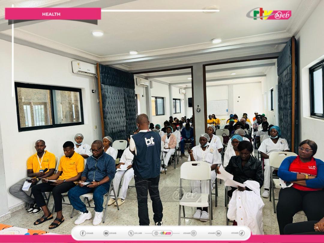 CRTV_web's tweet image. The contribution of nurses to strengthening economies has been discussed by student nurses and authorities of the JAOF University Institute of Science in #Yaounde on the  #InternationalNursesDay held on the theme "Our Nurses. Our Future. 
Caring for nurses strengthens economies"