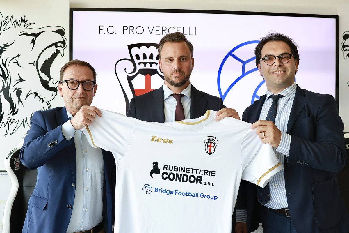 GrandeLeoniPL's tweet photo. STAŁO SIĘ 🔥🔥🔥🔥
#BridgeFootballGroup przejmuje Pro i będzie dążyło do przywrócenia klubu na salony Calcio.
Fot. @ProVercelli1892
W środku @ludovicdelechat
💪🏼🤍🦁
#wloskarobota #ProVercelli #SerieC #SerieB #SerieA #CampioniItalia #Scudetto https://t.co/yTKe1SxnaU