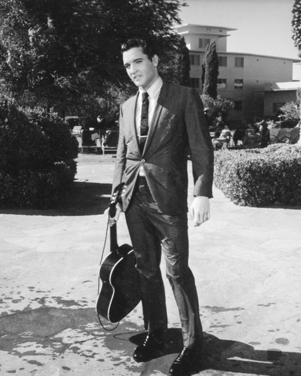 "Viva Las Vegas" remains a triumph, celebrated as Elvis' highest-grossing and one of his best films. 🎲

#ElvisPresley #Icon #VivaLasVegas #HighGrossing #BestFilms #MusicalFilm #ElvisMagic