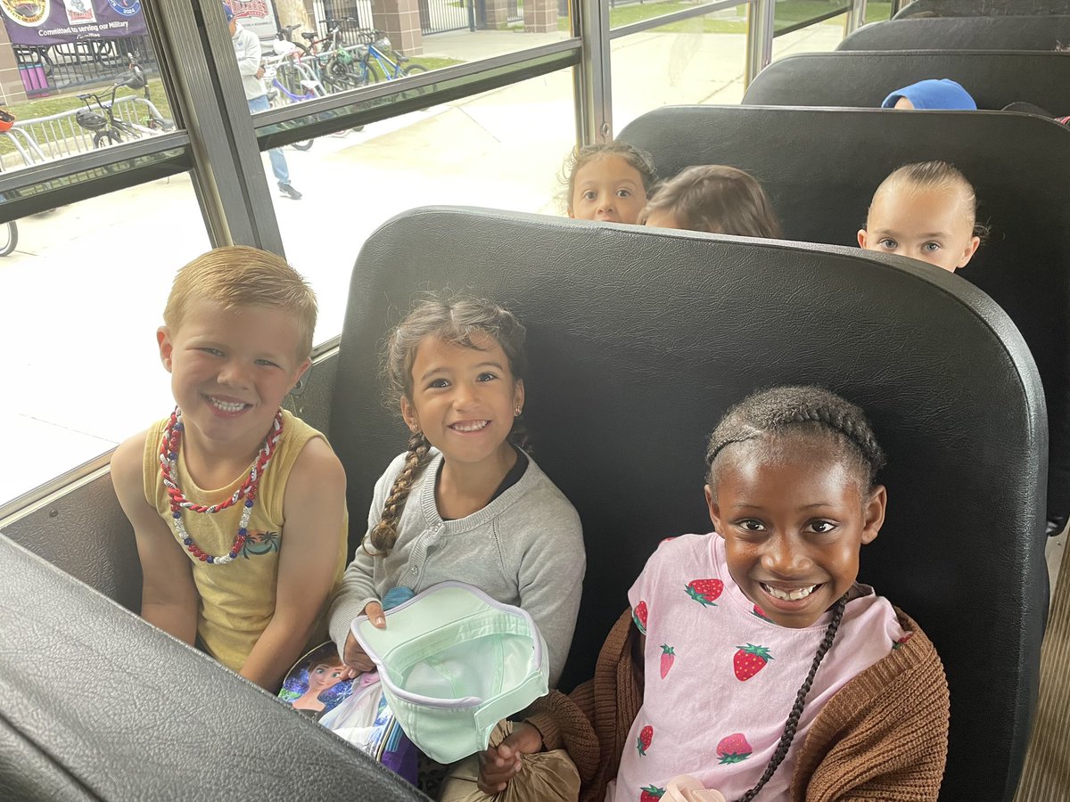 Stuart Mesa TK and kindergarten students are so excited! They’re on their way to the San Diego Safari animal park.