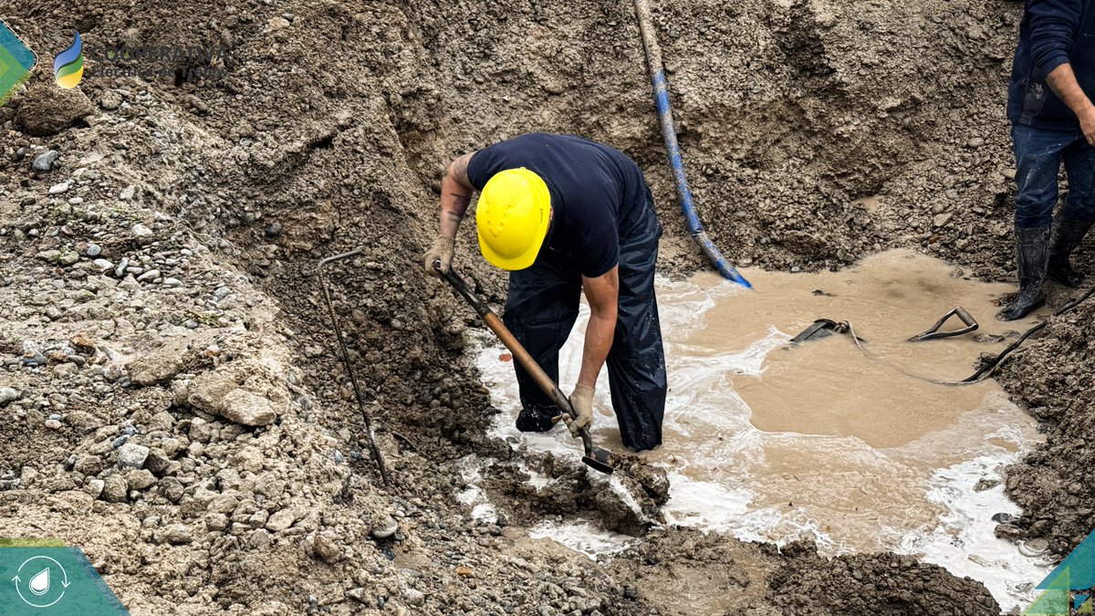 👉 #Ahora nuestro equipo de Agua y Cloacas está realizando una reparación de cañería de agua de 110mm.
📍Cqe. Nahuelpan y Ramon Molina
#Servicios #Equipo #Agua