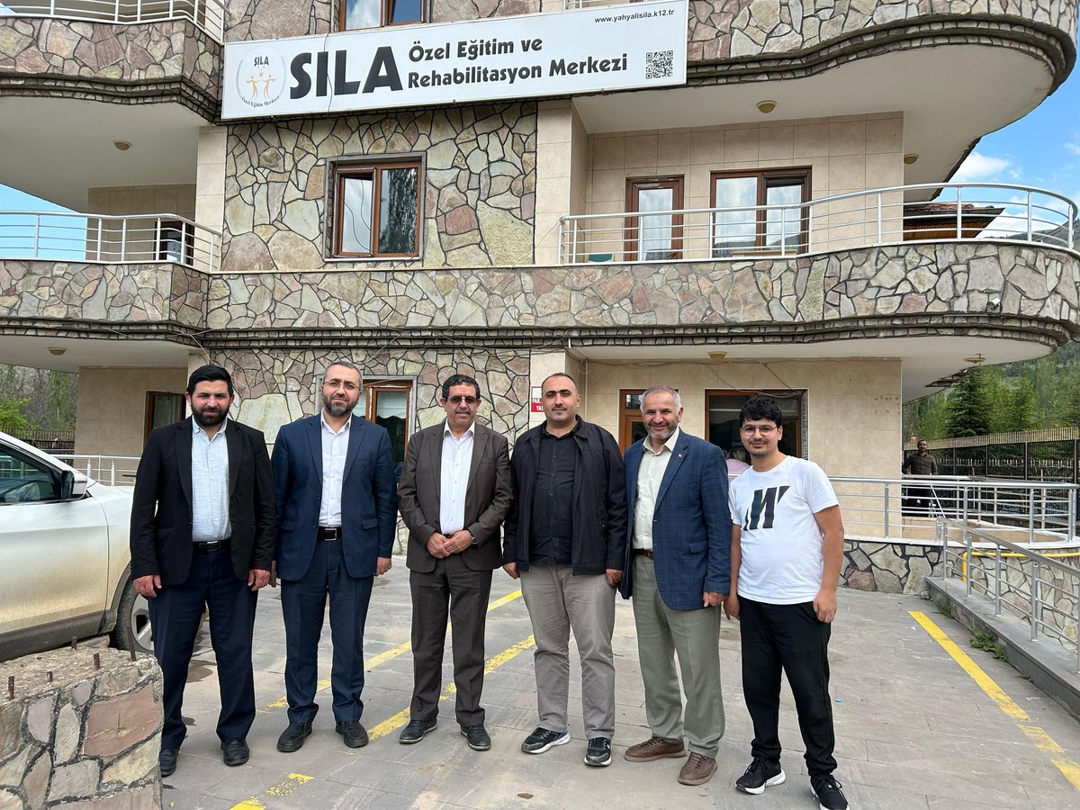 10-16 Mayıs Engelliler Haftası münasebetiyle;  Müftümüz Çelebi GÜN, Vaiz Yunus Emre BAKTIR ve Daire Personeli İlçemizde bulunan Sıla Özel Eğitim ve Rehabilitasyon Merkezi'ni ziyaret ettiler. Rehabilitasyon Merkezi Müdürü Mehmet TÜRKMEN'e nazik karşılamaları için teşekkür ederiz.