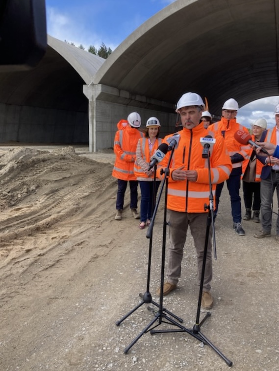 Radosław Lubczyk (@lubczyk_radek) on Twitter photo Na placu budowy Drogi Ekspresowej S11 Szczecinek- Bobolice w towarzystwie Ministra Infrastruktury <a href="/DariuszKlimczak/">Dariusz Klimczak</a>.
11-stka to aorta naszego regionu, to gwarancja dynamicznego rozwoju naszej małej ojczyzny, to bezpieczeństwo i komfort podróżnych.
Oddanie odcinka już w 2026! Na placu budowy Drogi Ekspresowej S11 Szczecinek- Bobolice w towarzystwie Ministra Infrastruktury <a href="/DariuszKlimczak/">Dariusz Klimczak</a>.
11-stka to aorta naszego regionu, to gwarancja dynamicznego rozwoju naszej małej ojczyzny, to bezpieczeństwo i komfort podróżnych.
Oddanie odcinka już w 2026!