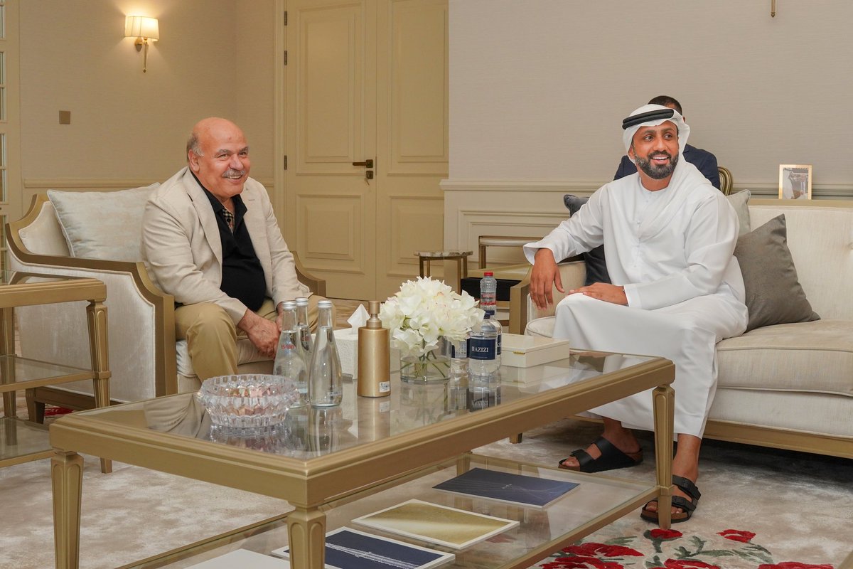 نن مي په خپل دفتر کې د دوبۍ د آس ځغلونې د ملي ادارې له رئیس ښاغلي علي آل علي سره ليدنه وکړه. ښاغلي علي د دوبۍ د نړیوالې آس ځغلونې جام د سیالیو  څخه د عزیزي شرکت د دوامداره ملاتړ له امله مننه وکړه او ماته یې د یادې ادارې د تقدیرنامی سند چې د والاحضرت شیخ محمد بن راشد آل مکتوم، د