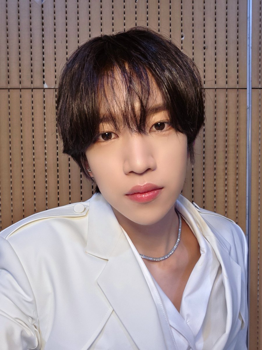 [🌠] #김민재_DID
안녕하세요 아이딧 김민재입니다!🤗 우리 아이딧이 음방이라니!! 아쉬웠지만 재밌었고 꿈을 꾸고 있는 느낌이었어요! 그리고 선배님들 무대를 보는데 너무 멋있으셔서 저도 빨리 더 멋있어져서 멋진 무대를 많이 보여드리고 싶어요~! 앞으로도 많이 많이 응원해 주세요!! 감사합니다!