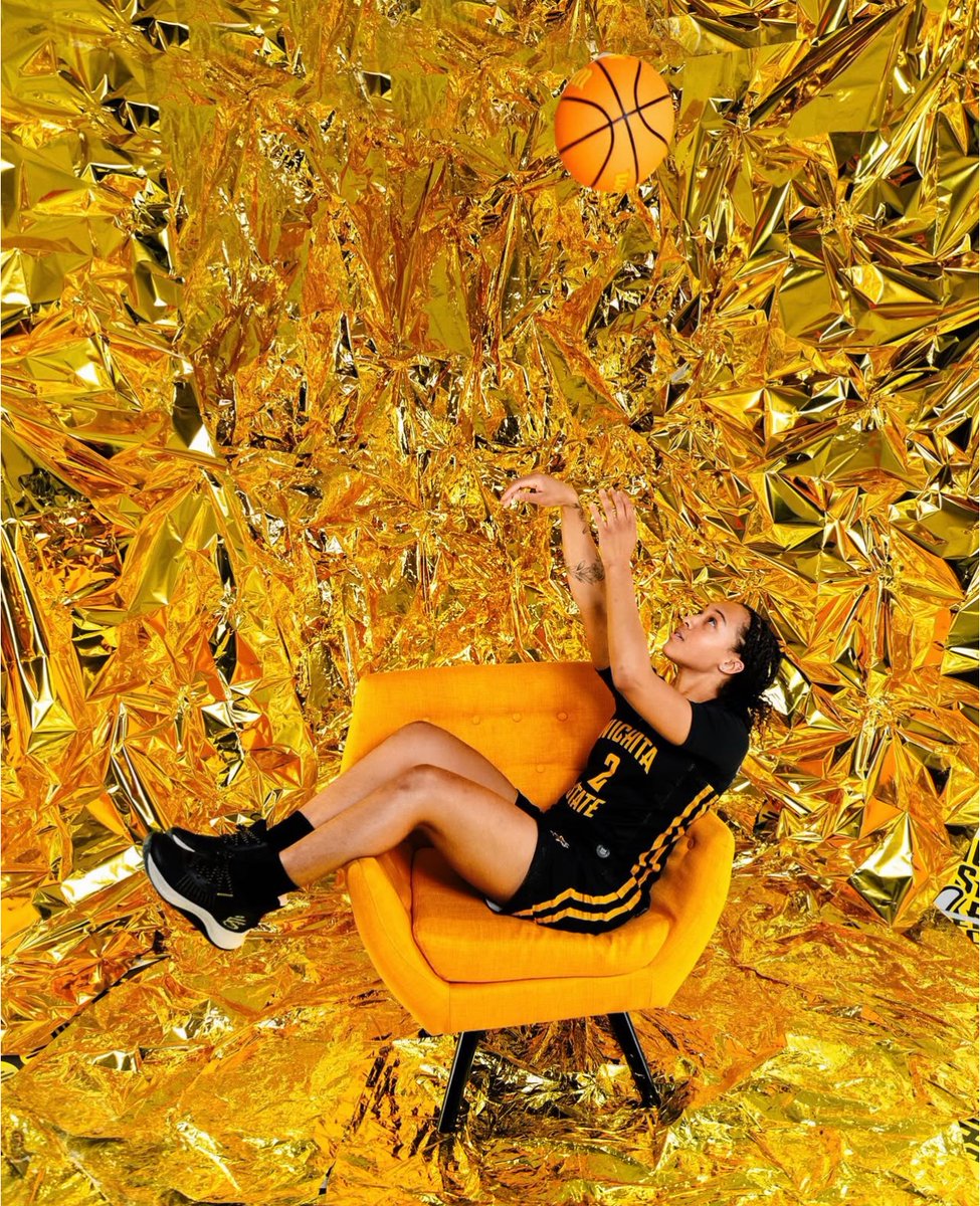 KeeReeves3's tweet photo. Blessings and New Beginnings 🖤💛So proud❤️🥰😍 #committed🔥 https://t.co/bvBngeuaEt