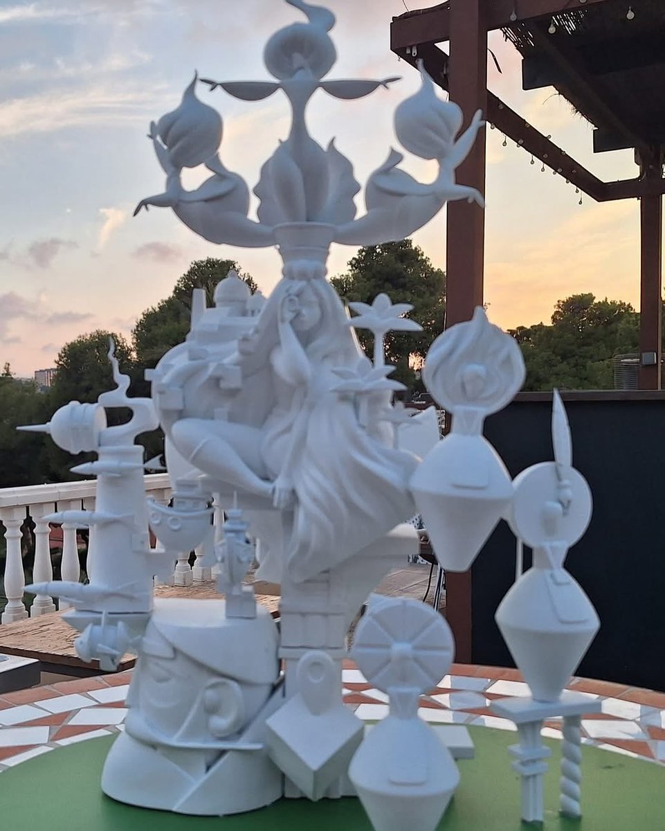 CorredorFalles's tweet photo. 🔥Condomina presenta l'🎨i la maqueta del seu cadafal adult  "Origens" al voltant del seu 25 Aniversari que serà obra dels👨🏻‍🎨👨🏻‍🎨Palacio i Serra per plantar a la Sec Primera #Fogueres2025 #Condomina #Fogueres #Alacant⛰🏰🌴🏖⚓️#Art #Esbossos #Maquetes 📸via Fcbk de la Comissió. https://t.co/q77U9xhfAO