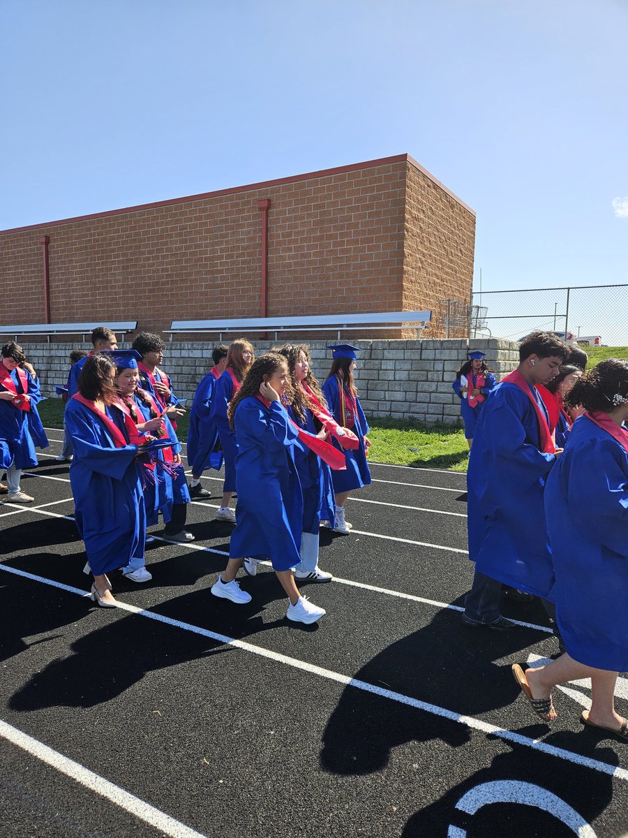 MsHallELA's tweet photo. Senior Walk. #classof2025 https://t.co/KLH9PdAYYd