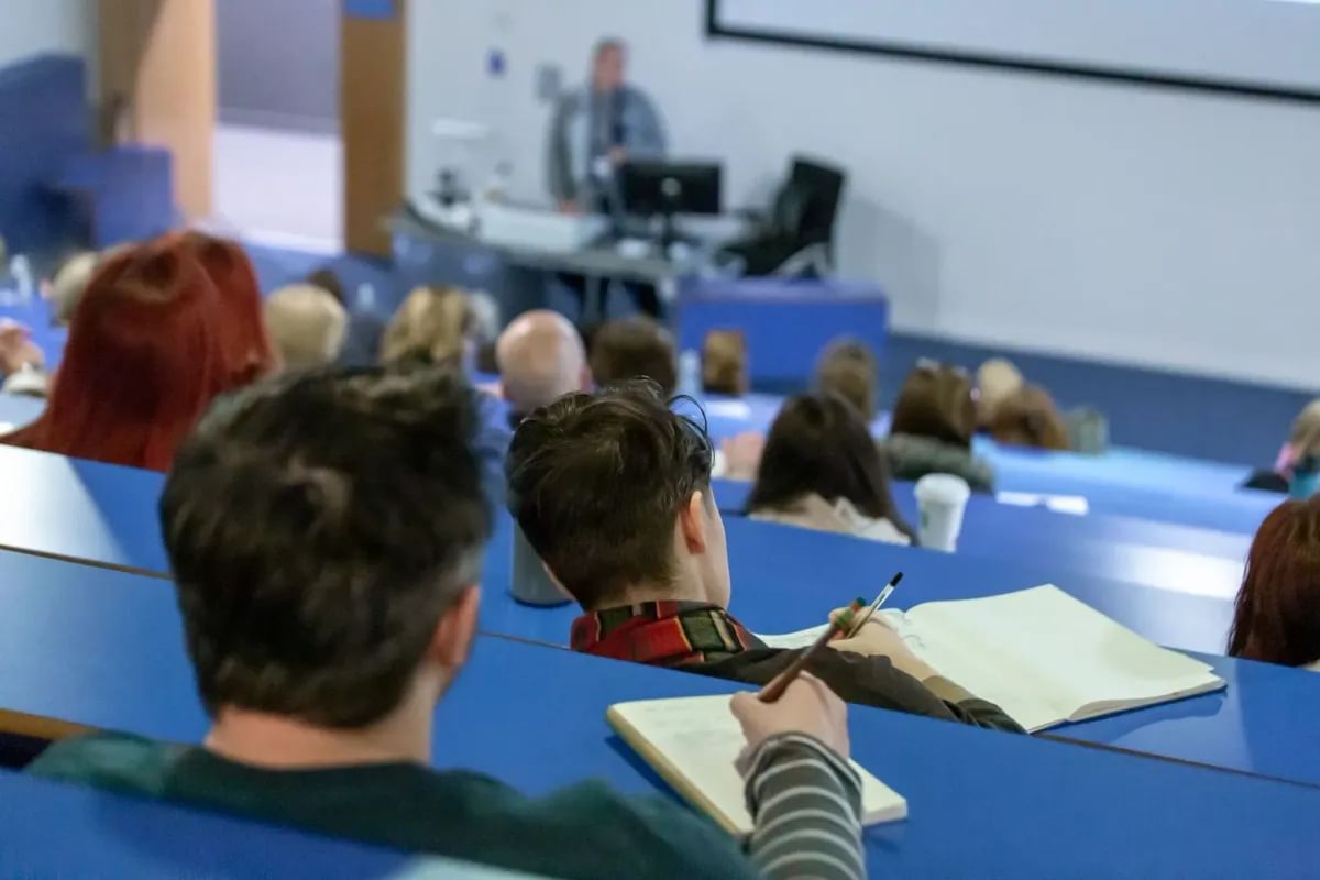 A postgraduate course can help you👇 

👩‍💻 Change career direction 
📚 Dive deeper into your subject 
📈 Progress in the workplace 

Come along to our open evening to explore your options. 

🗓️Wednesday 4 June 
💻orlo.uk/4WVJ0 

#USWOpenDay