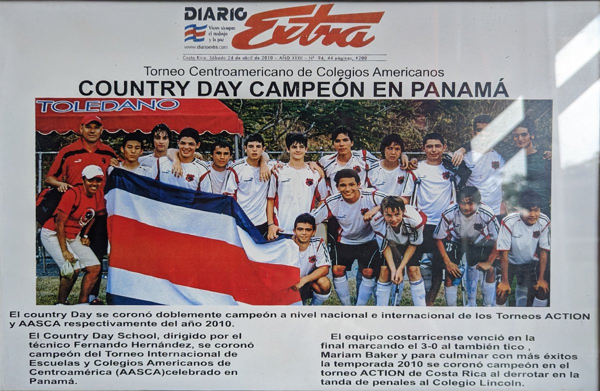 CountryDayCR's tweet image. #TBT ⚽️🔥
Throwing it back to one of the best years of the CDS Boys Soccer Team, Class of 2010! 🏆💪
Undefeated champions of AASCA and Action, without losing a single game all year! 🙌
An incredible group that made history. 💯 #TBT #CountryDayCR #NordAngliaEducation