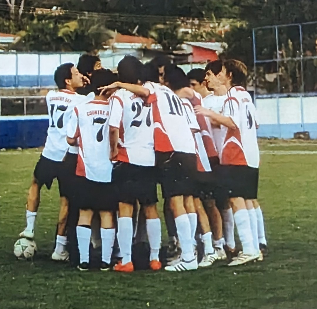 CountryDayCR's tweet image. #TBT ⚽️🔥
Throwing it back to one of the best years of the CDS Boys Soccer Team, Class of 2010! 🏆💪
Undefeated champions of AASCA and Action, without losing a single game all year! 🙌
An incredible group that made history. 💯 #TBT #CountryDayCR #NordAngliaEducation