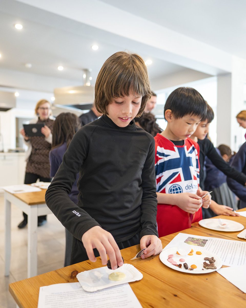 britishschoolro's tweet image. 🍫 Our Year 4 pupils had an amazing time exploring the sweet world of chocolate! From learning about the process of making chocolate to crafting their very own creations, the workshop was a delicious blend of fun and learning. 😄🍬
#BSB #WeAreBSB #FeelingExcellent