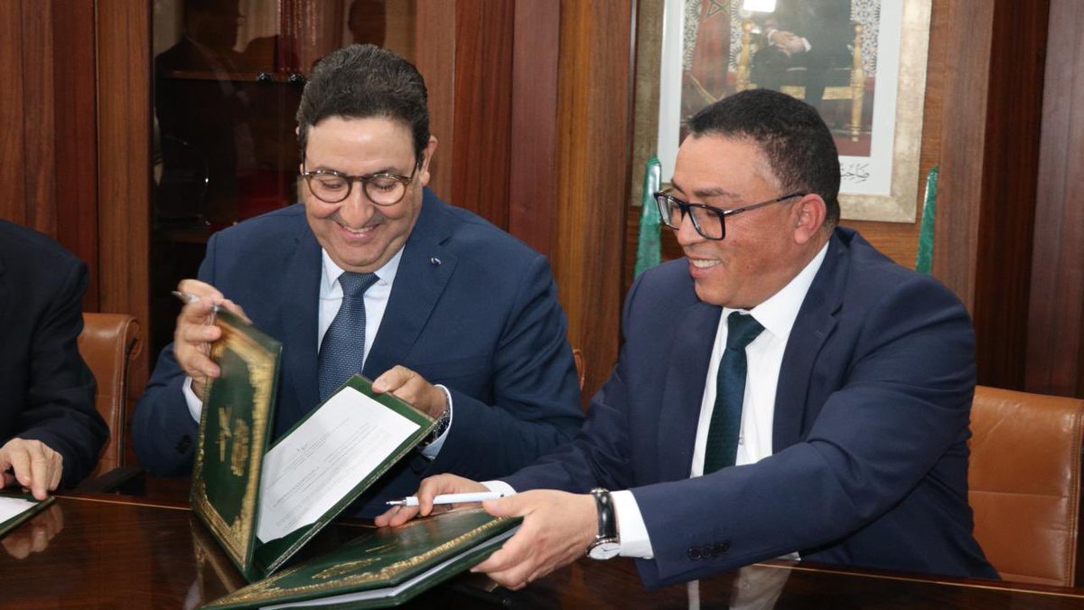 SNTL_maroc's tweet photo. La SNTL a signé, ce mercredi 14 mai 2025, une convention stratégique avec la FRDISI, sous la présidence de Monsieur Abdessamad KAYOUH, Ministre du Transport et de la Logistique, de Monsieur André AZOULAY, Conseiller de Sa Majesté le Roi et M. Hassan Oubaha, Directeur Général SNTL https://t.co/wfFyZZHJoZ