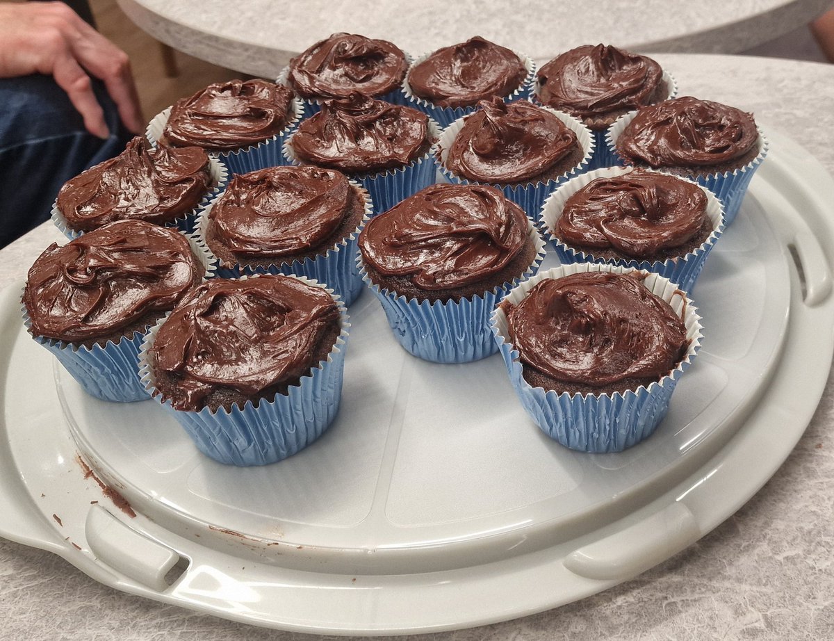 𝗟𝗮𝘁𝗶𝗰𝗮𝗳𝗲 𝗗𝗿𝗼𝗽-𝗜𝗻 #wafc

Today there was cake, thank you <a href="/Eclipse12002/">Lesley</a> 😋