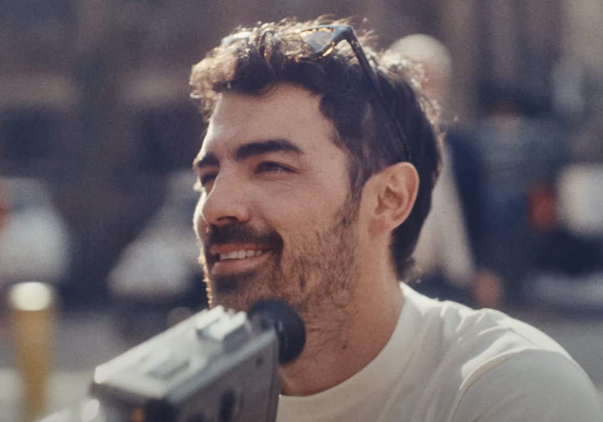 updatesjoejbr's tweet photo. joe jonas, the man that you are! 😮‍💨 https://t.co/dtH9oLaPCe