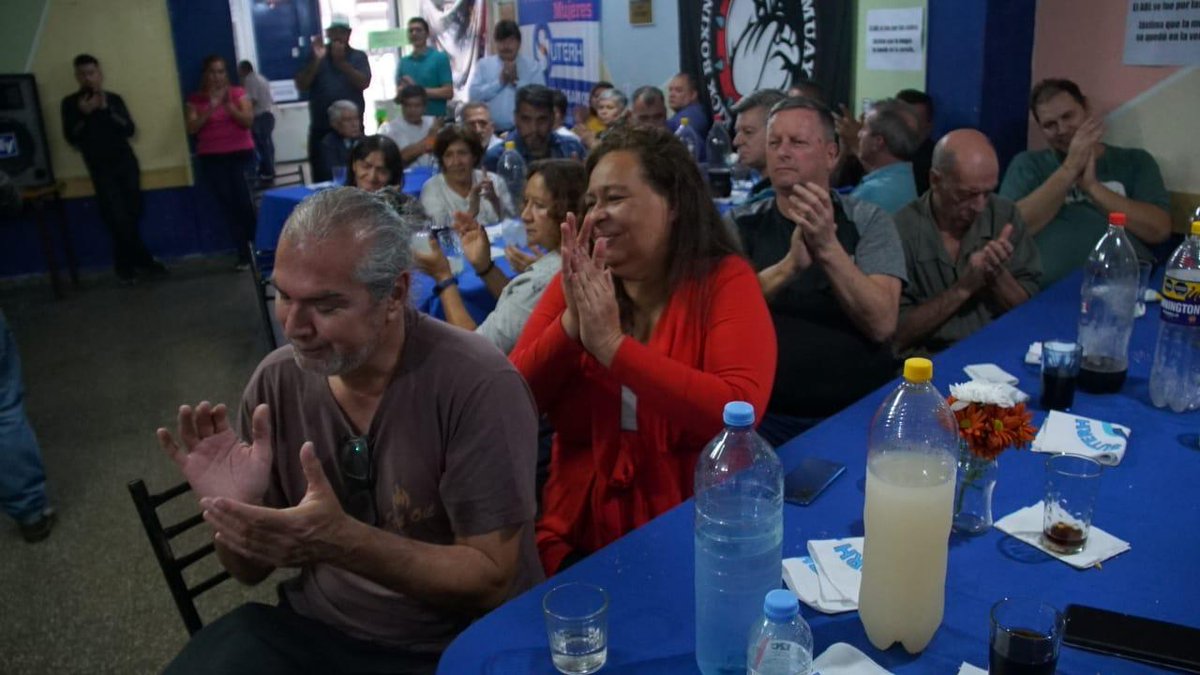 Peronismociudad's tweet photo. Ayer compartimos una gran jornada en la #Comuna2 junto a nuestras candidatas @geminiani1963 y Vicky Araujo, los compañerxs @Milanocg , @emiojea, Victor Moreno, encargados de edificios, vecinos y militantes donde conversamos sobre la campaña, la Ciudad y el mundo del trabajo. https://t.co/tViBRIKeFO