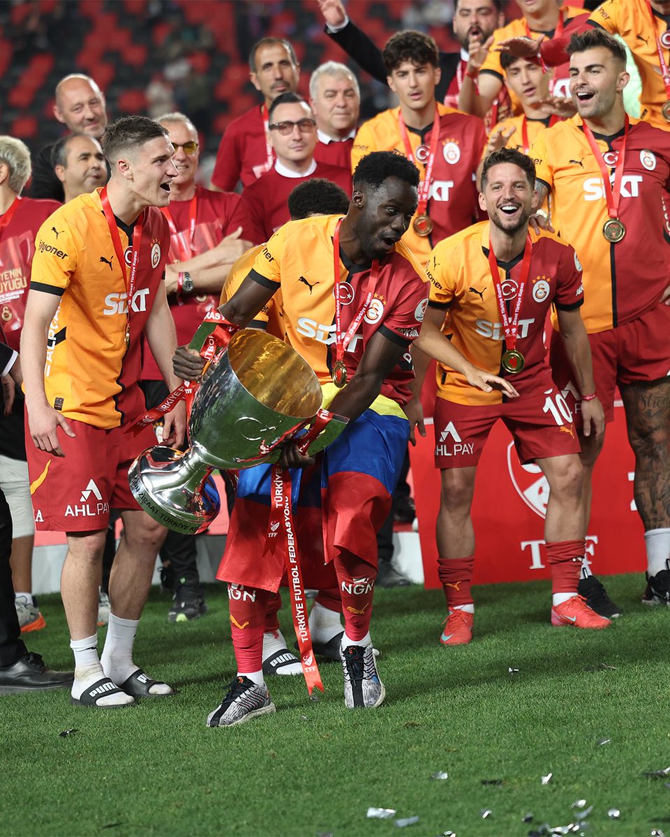 DAVINSON tweet media