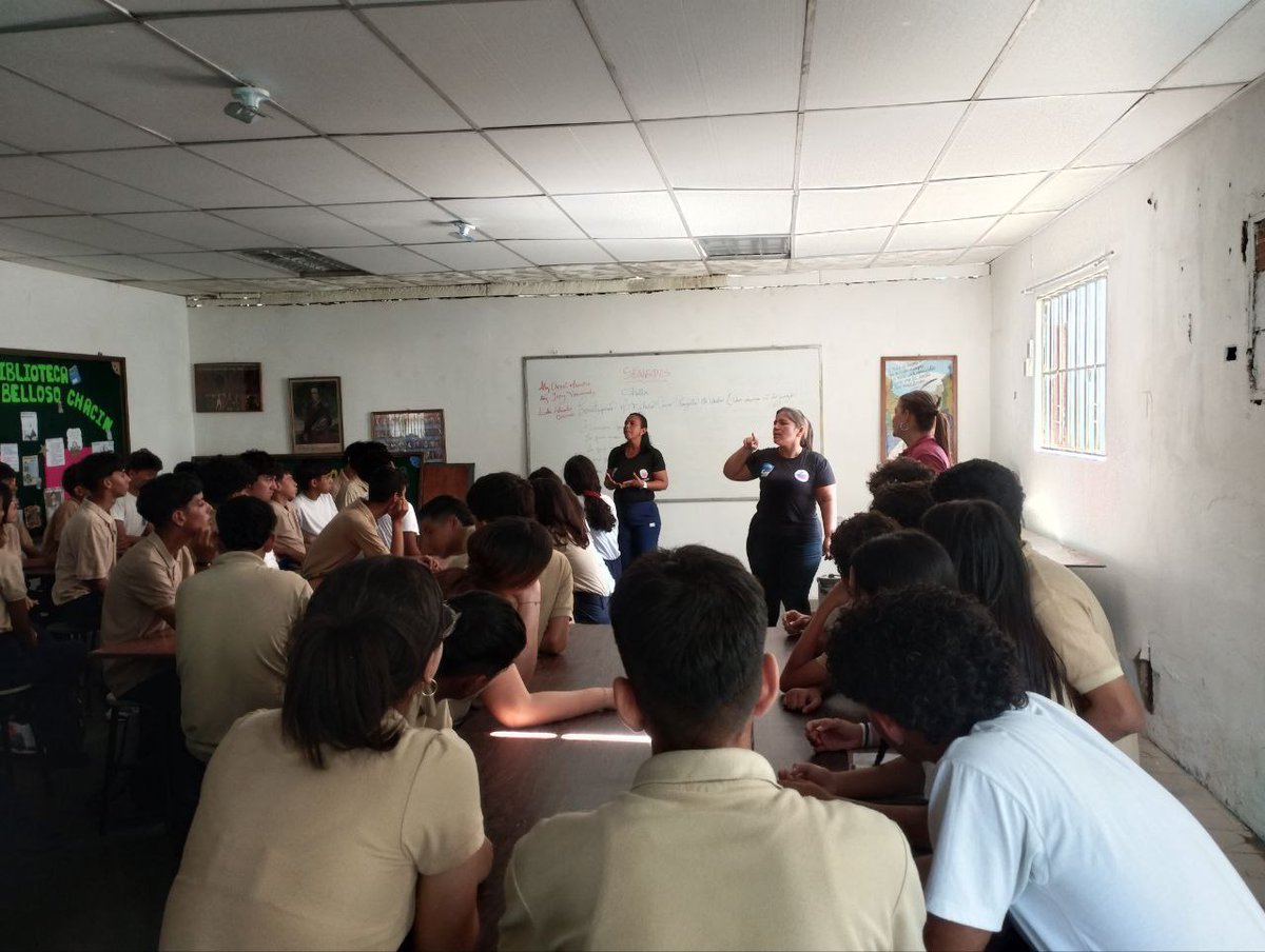 senadeszulia's tweet photo. El Servicio Nacional para el Desarmé (SENADES ZULIA) Estuvo presente en el Liceo Nacional Dr. Rafael Antonio Belloso Chacín (Maracaibo, Bolívar), donde impartió a los estudiantes de 4to año en el taller "Construyendo Mi Futuro como Proyecto de Vida (Un arma ni de juego)". https://t.co/N28KuVaSnA