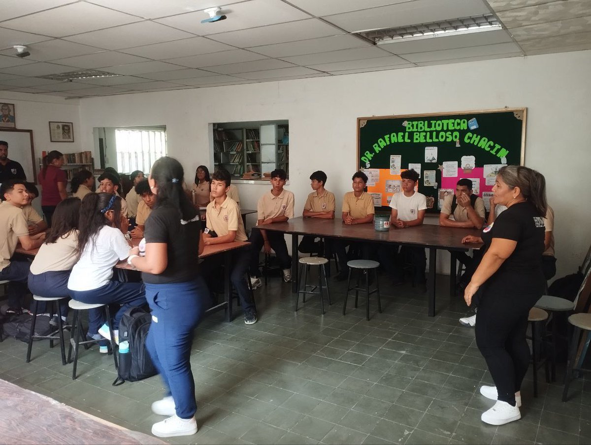 senadeszulia's tweet photo. El Servicio Nacional para el Desarmé (SENADES ZULIA) Estuvo presente en el Liceo Nacional Dr. Rafael Antonio Belloso Chacín (Maracaibo, Bolívar), donde impartió a los estudiantes de 4to año en el taller "Construyendo Mi Futuro como Proyecto de Vida (Un arma ni de juego)". https://t.co/N28KuVaSnA