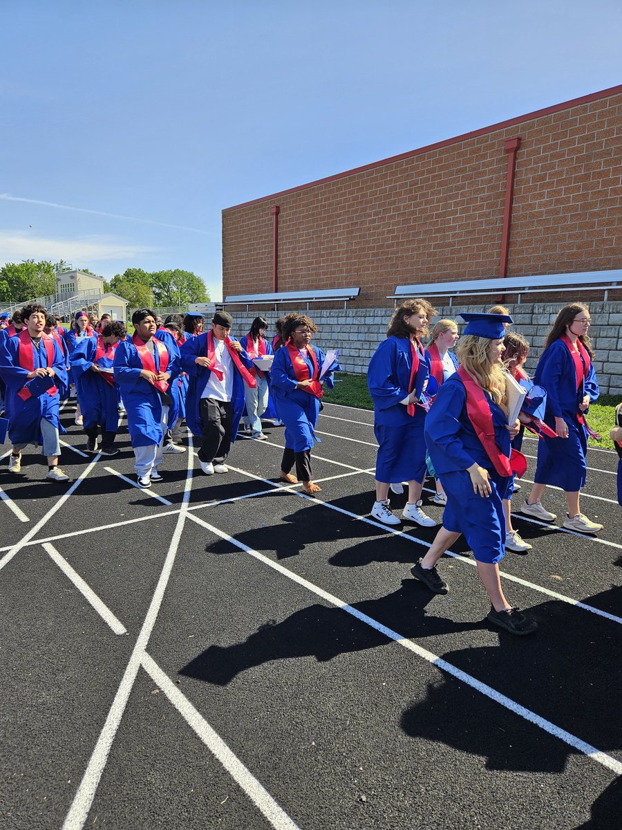 MsHallELA's tweet photo. Senior Walk. #classof2025 https://t.co/XgokW6EdWP