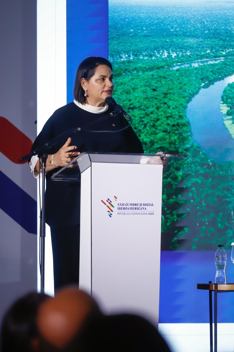 CumbreJudicialI's tweet photo. Moderado por la magistrada Wendy Martínez (RD), el panel reunió a: 
 🇨🇷 Magistrada Damaris Vargas (Corte Suprema de Costa Rica) 
 🇩🇴 Claudia de Wind (experta en justicia medioambiental) 
 👉 Un diálogo vital sobre el rol de la justicia en la defensa del planeta. #CumbreJudicial https://t.co/n2Iibl5HiV