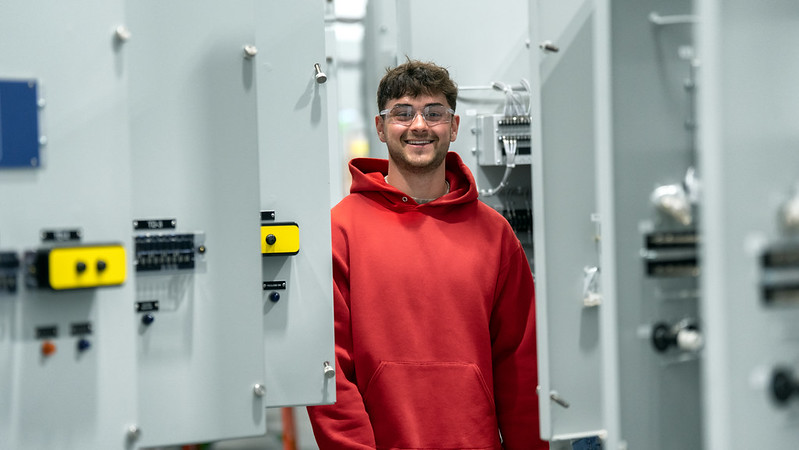 Engineering and Engineering Technology: Where innovation and collaboration meet.

Quarterback AJ Korth joined his Power Systems class for a hands-on visit to Switchgear Power System, LLC in Winneconne.

#ComeToTheValley | #GoldStandard