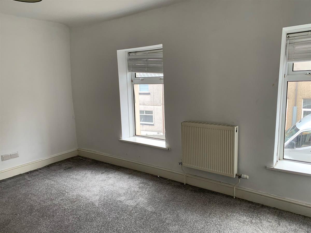 New to market - 3 Bed Terraced House, Station Street, Maesteg, £850pcm. View details: smart-lettings.co.uk/propertydet.as…