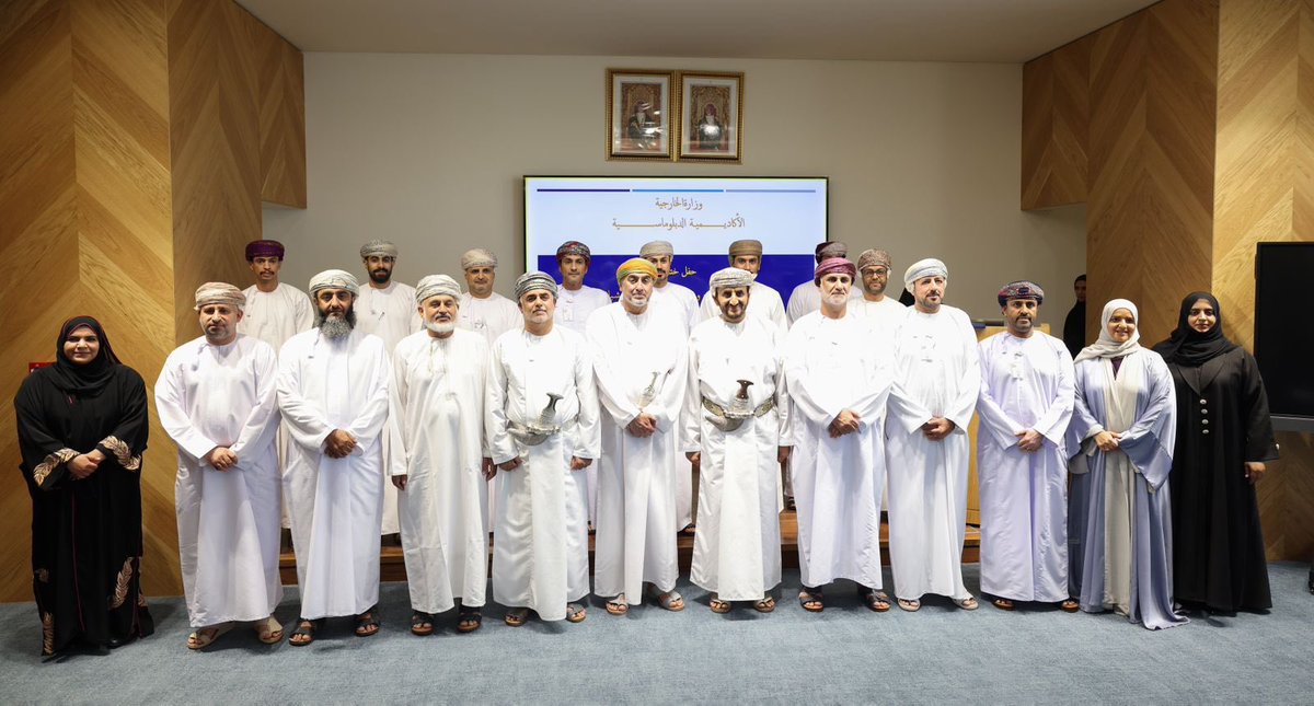 📸 | اختتم اليوم في #الأكاديمية_الدبلوماسية البرنامج التدريبيي المخصص لمديري عموم وزارة الثقافة والرياضة والشباب خلال الفترة من ١١ إلى ١٥ مايو الجاري.  

هدف البرنامج إلى تطوير المهارات القيادية والإدارية عبر محاور متنوعة ترتكز على العمل المشترك بما يحقق رؤوية وأهداف عمان ٢٠٤٠،