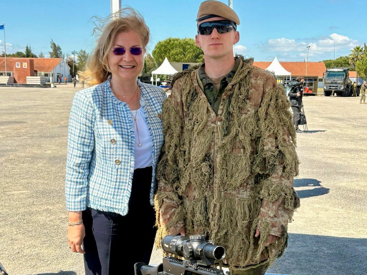 Daniela Gîtman (@danielagitman) on Twitter photo Proud to greet 🇷🇴 troops participating, alongside 🇵🇹, 🇫🇷, 🇮🇹 & 🇪🇸 allies, in #ORION25, the biggest land military exercise organized this year by <a href="/Exercito_pt/">Exército Português 🇵🇹</a>. Very good opportunity to certify & weld the units which will form the #EUBG, making a solid contribution to 🇪🇺 security. Proud to greet 🇷🇴 troops participating, alongside 🇵🇹, 🇫🇷, 🇮🇹 & 🇪🇸 allies, in #ORION25, the biggest land military exercise organized this year by <a href="/Exercito_pt/">Exército Português 🇵🇹</a>. Very good opportunity to certify & weld the units which will form the #EUBG, making a solid contribution to 🇪🇺 security.