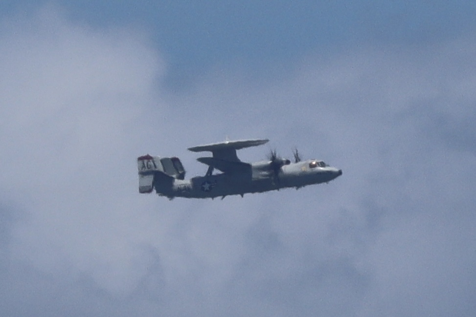 SFJET147's tweet image. An E-2C Hawkeye from VAW-116 "Sun Kings"
Passing by SF for the Bay Tour