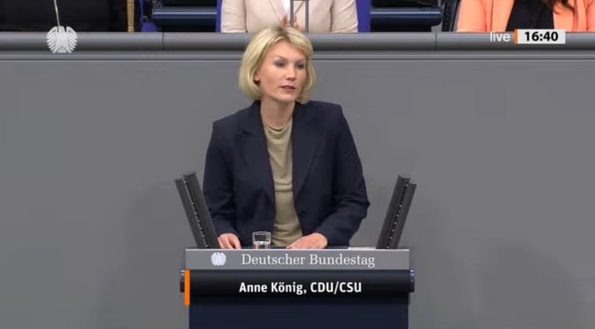 CDU·CSU (@cducsubt) on Twitter photo Zum Internationalen Tag der Familie macht <a href="/AnneKoenig_/">Anne König</a> deutlich: „Wer über #Bildung spricht, darf hierbei das Unbezahlbare nie ausblenden: Nämlich das, was Väter & Mütter tagtäglich leisten." Aufgabe der Politik sei es, #Familie & Bildung zusammenzubringen & klug zu gestalten. Zum Internationalen Tag der Familie macht <a href="/AnneKoenig_/">Anne König</a> deutlich: „Wer über #Bildung spricht, darf hierbei das Unbezahlbare nie ausblenden: Nämlich das, was Väter & Mütter tagtäglich leisten." Aufgabe der Politik sei es, #Familie & Bildung zusammenzubringen & klug zu gestalten.